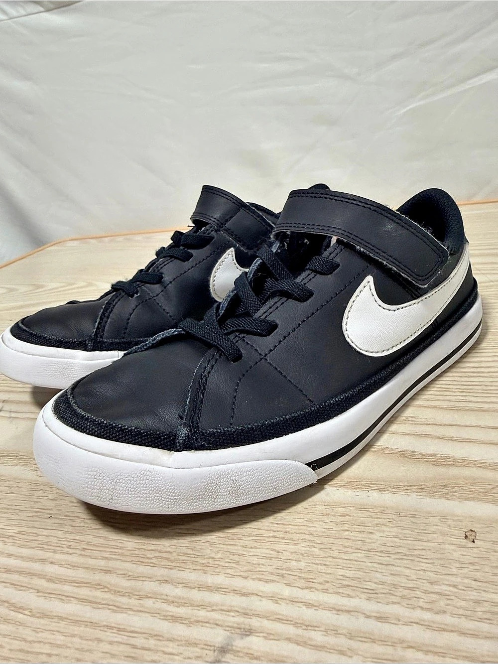Nike Court Borough Low Black & White Boys US 1Y DA5381-002